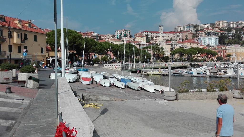 Case Vacanze Borgo Marina Imperia Exterior photo